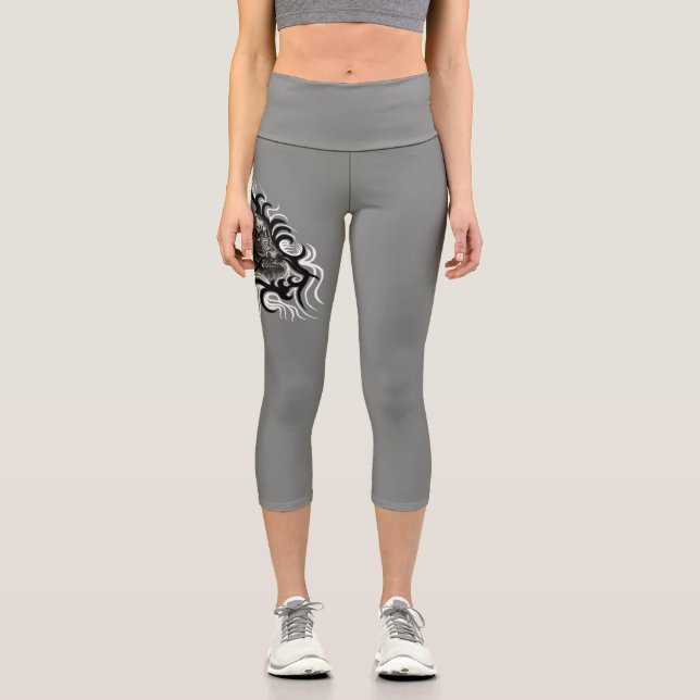 China Dragon im Tattoostil Capri Leggings (Vorderseite)