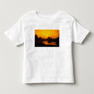 China. Farbige China. Schöner Fluss Li. Kleinkind T-shirt