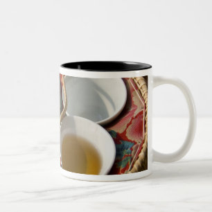 China, Hongkong. Traditionelle chinesische Teekann Zweifarbige Tasse