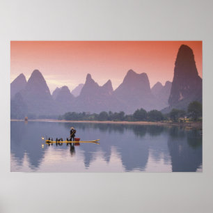 China, Li-Fluss. Ein einzelner Kormoranfischer. Poster