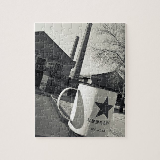 China, Peking, Bezirk Chaoyang. Dashanzi 798 2 Puzzle (Vertikal)