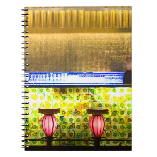 China, Shanghai. Bar in der Xin Tian Di Bar 2 Notizblock (Vorderseite)