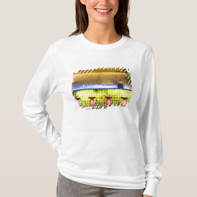 China, Shanghai. Bar in der Xin Tian Di Bar 2 T-Shirt (Vorderseite)