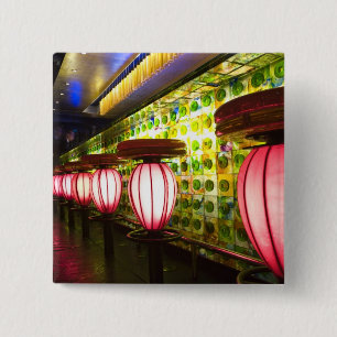 China, Shanghai. Bar in der Xin Tian Di Bar Button