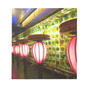 China, Shanghai. Bar in der Xin Tian Di Bar Notizblock