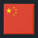 chinesische Flagge (China) Magnet<br><div class="desc">Dieses Design zeichnet sich durch die Nationalflagge der Volksrepublik China (VR China) aus, die zum ersten Mal adoptiert wurde, als der moderne Staat 1949 gegründet wurde. Es ist eine solide Fahne mit vier kleinen Sternen und einem größeren Stern in der oberen links Ecke. Alle Sterne sind gelb, vor einem roten...</div>