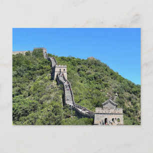 Chinesische Große Mauer, die sich einen Berg hinau Postkarte