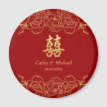 Chinesische Hochzeit vom Roten Gold Magnet<br><div class="desc">Realisieren Sie Ihre Trauzeit mit einer orientalischen Touch! Sie können das Design anpassen, indem Sie Ihre Namen und Hochzeitstermin etc. hinzufügen. Sie sind auch herzlich eingeladen, mich für jedes besondere Design, das für Sie einzigartig ist, anzusprechen. Das doppelte Glückssymbol und die roten Dekorationen sind das Muss für Paare, die ihre...</div>