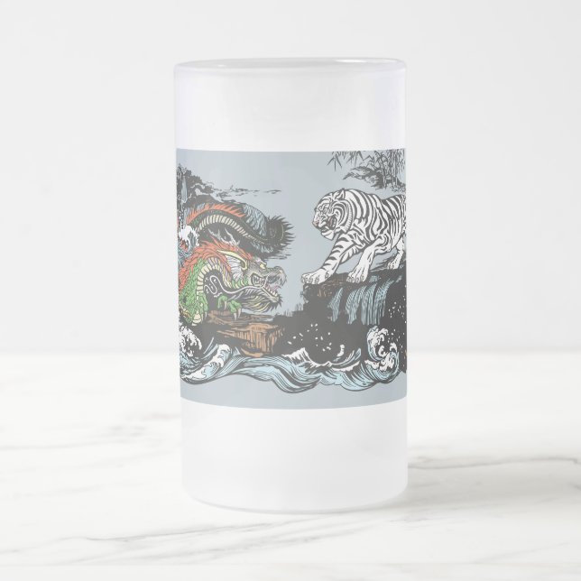 Chinesischer Drache gegen WhiteTiger Mattglas Bierglas (Mittel)