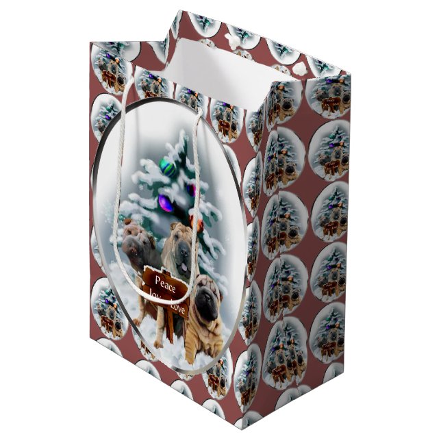 Chinesisches Shar-Pei Trio Weihnachten Mittlere Geschenktüte (Vorderseite Schrägansicht)