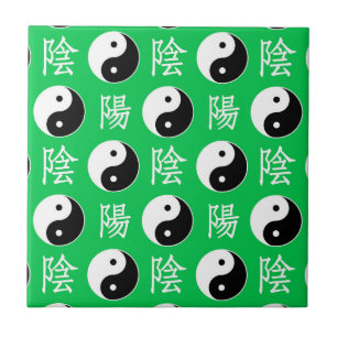 Chinesisches Yinyang-Muster mit grünem Hintergrund Fliese