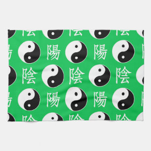 Chinesisches Yinyang-Muster mit grünem Hintergrund Geschirrtuch