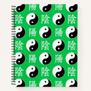 Chinesisches Yinyang-Muster mit grünem Hintergrund Notizbuch