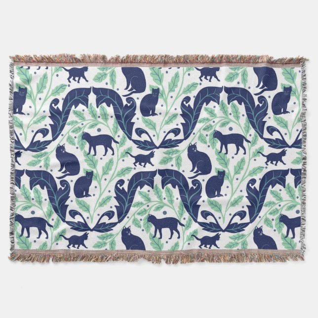 Chinoiserie Blue Mint Black Cat-Whimsical Decke (Vorderseite)