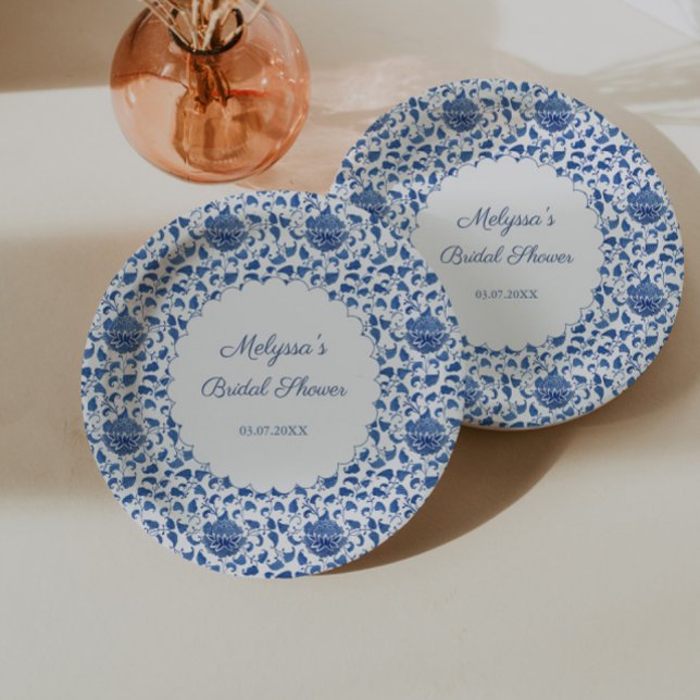Chinoiserie Chic Blue & White Print Brautparty Pappteller (Blue and white china inspired bridal shower paper plates with scalloped border)