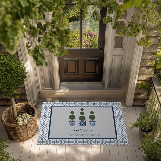 Chinoiserie Topiary Tree Individuelle Name Willkom Fußmatte (Topiary tree personalized chinoiserie doormat grandmillennial)