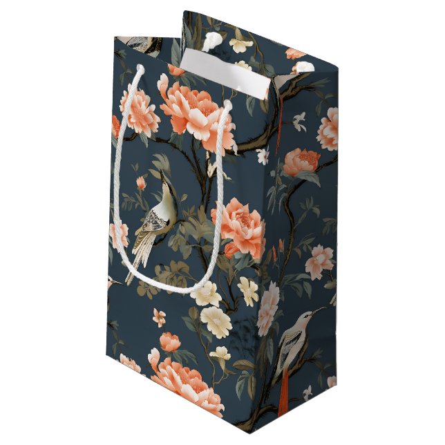 Chinoiserie über Denim Blue Kleine Geschenktüte (Rückseite Schrägansicht)