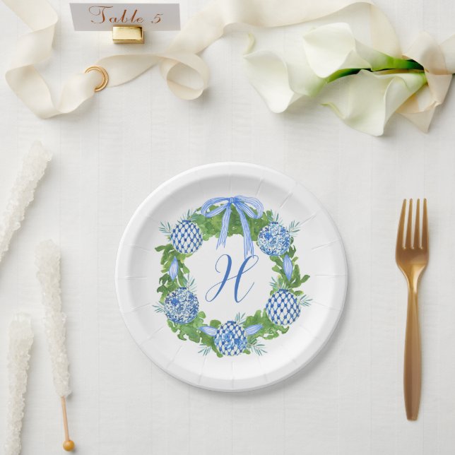 Chinoiserie Wreath Christmas Monogram Pappteller (Hochzeit)