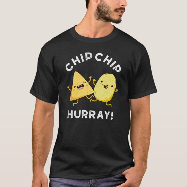 Chip Chip Hooray Funny Happy Crisps Pun Dark BG T-Shirt (Vorderseite)