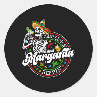 Chip Dippin und Margarita Sippin Funny Skull Cinco Runder Aufkleber