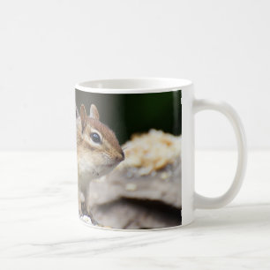 Chipmunk auf einem Felsen Kaffeetasse