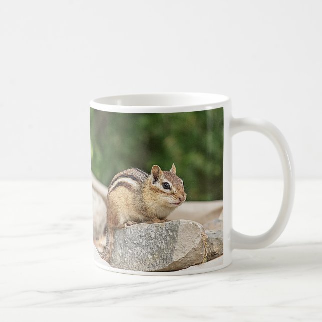 Chipmunk auf Stein Tasse (Rechts)