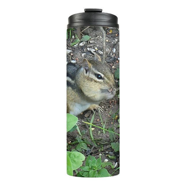Chipmunk Busy Eating In The Garden Photo Thermosbecher (Vorderseite)