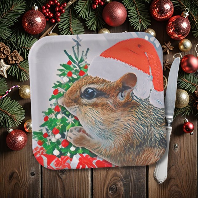 Chipmunk mit Weihnachtshut vor Baum Pappteller (This cute chipmunk looks like he's requesting a bite of the treats on your Christmas plate! :) )