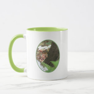 Chipmunk Peeking von hinter Tree Tasse