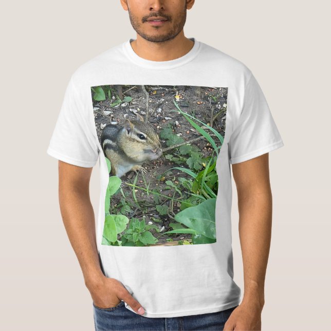 Chipmunk Photo In The Garden Busy Eating Seeds  T-Shirt (Vorderseite)