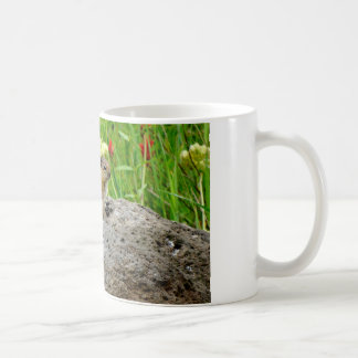 Chipmunks und Wildblumen Tasse