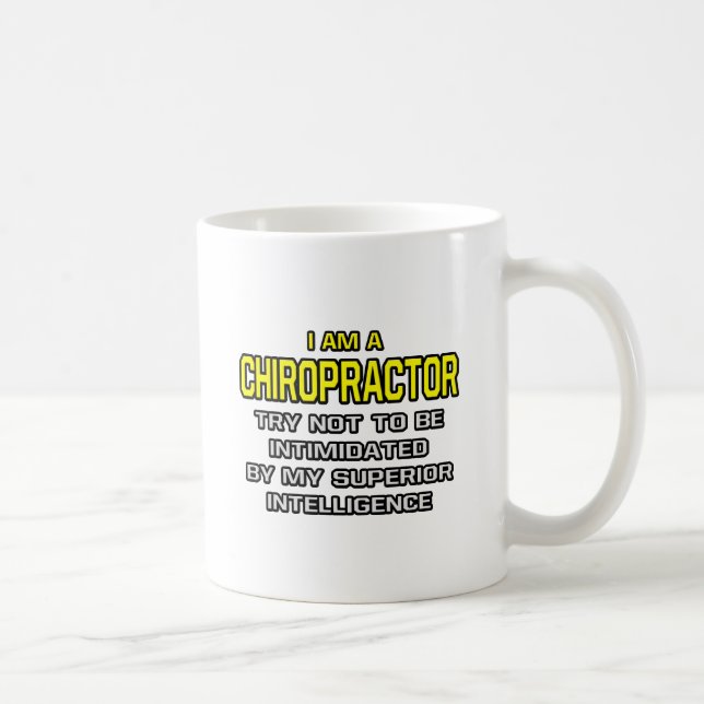 Chiropraktor... Überlegene Intelligenz Tasse (Rechts)
