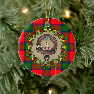 Chisholm Clan Abzeichen & Tartan Personalisierte W Keramik Ornament