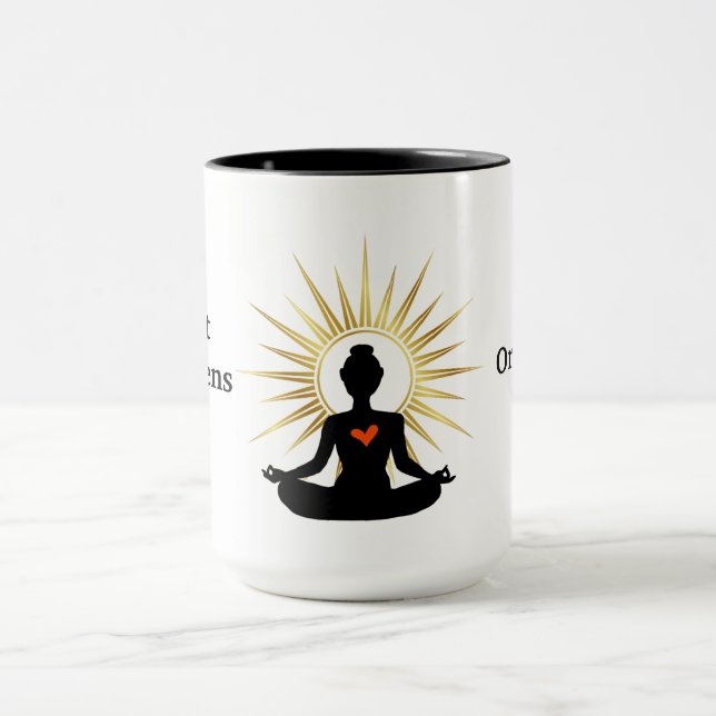 Chit Happens Yoga Tasse (Zentrum)