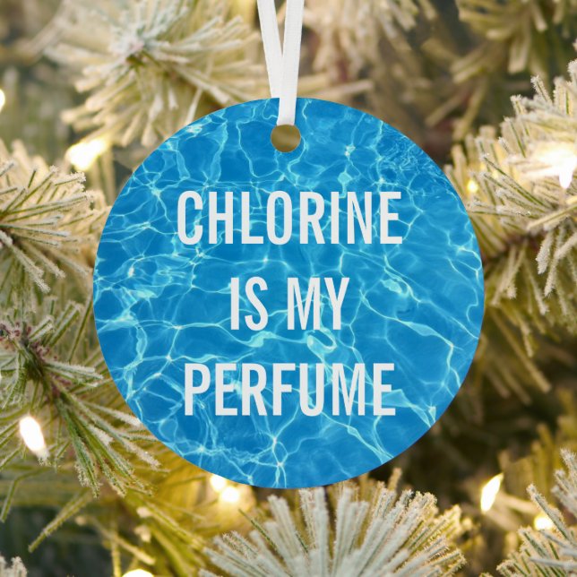 Chlor ist mein Parfüm-Schwimmbecken typografisch Ornament Aus Metall (InSitu)