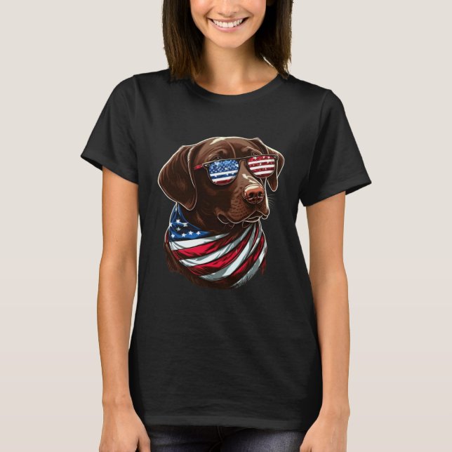 Chocolate Labrador With USA Sunglasses And Flag T-Shirt (Vorderseite)
