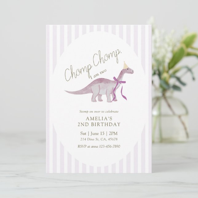 Chomp Chomp Ich bin zwei Dinosaurier-Geburtstag Einladung (Stehend Vorderseite)