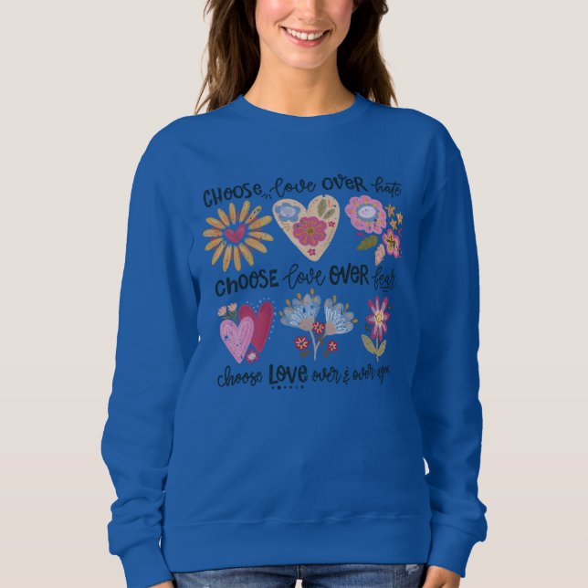 Choose love over hate. Choose love over fear. Sweatshirt (Vorderseite)
