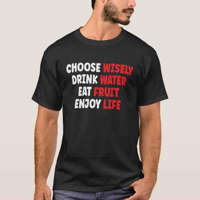Choose Wisely Drink Water Eat Fruit Enjoy Life T-Shirt (Vorderseite)