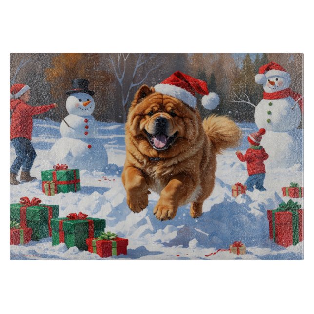 Chow Chow läuft im Schnee mit Weihnachtsmütze Schneidebrett (Vorderseite)