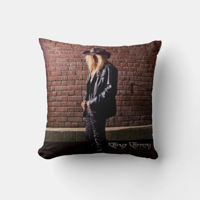 Chris Caffery Stehend von Brick Wall Throw Kissen (Vorderseite)