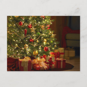 Christbaum und Geschenke Feiertagspostkarte