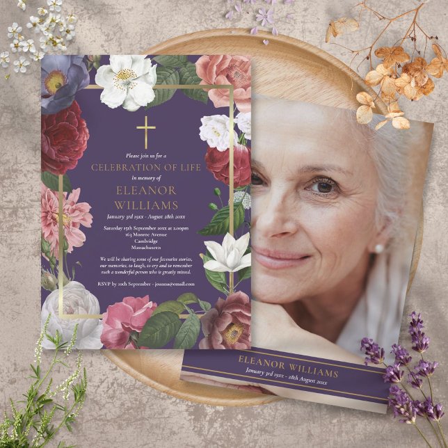 Christliche Feier des Lila Fotos Einladung (Christian Celebration of Life Purple Floral Photo Invitation)