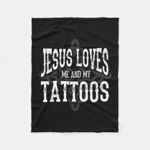 Christliche Tattookünstlerin, die Jesus verkündete Fleecedecke
