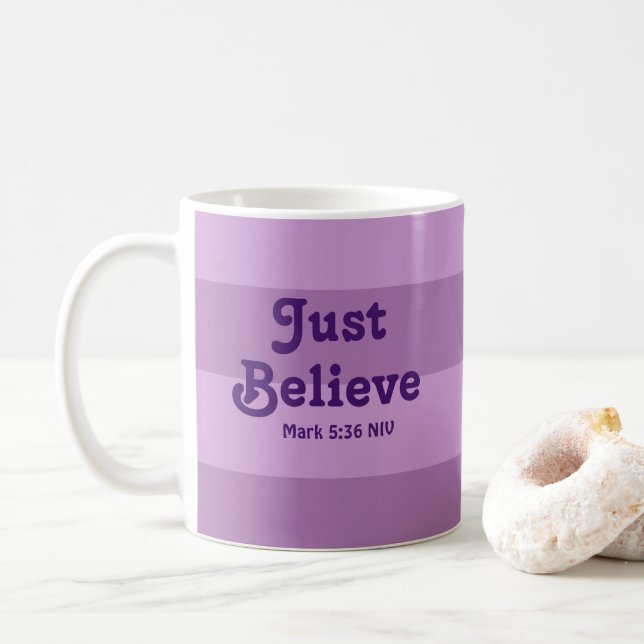 Christlicher Glaube glaubt Bibelverse Lila Kaffeetasse (Mit Donut)