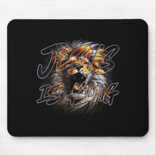 Christlicher Jesus ist König mit schlagendem Löwen Mousepad
