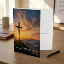 Christliches Kreuz-Schriftzug zum Sonnenaufgang