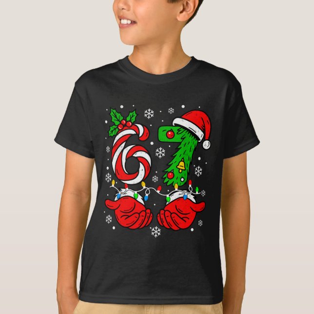 Christmas 67 Candy Cane Six Seven Meme Lights Sant T-Shirt (Vorderseite)