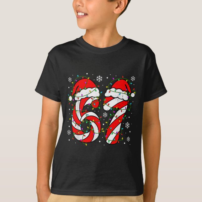 Christmas 67 Candy Cane Six Seven Meme Lights Sant T-Shirt (Vorderseite)