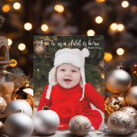 Christmas Baby Foto Birth Ankündigung Magnet<br><div class="desc">Elegante Weihnachtsankündigung Magnetkarte mit einem schönen Bibelverse über Jesus in weißer kursiver Typografie. Denn für uns ist ein Kind geboren. Isaiah 9:6. Eine wunderschöne,  neugeborene Kinderreisekarte mit einem vollen Foto unter der religiösen Schrift.</div>